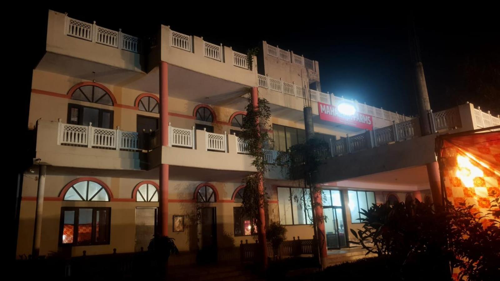 ホテル Maharaja Farms グルガウン エクステリア 写真